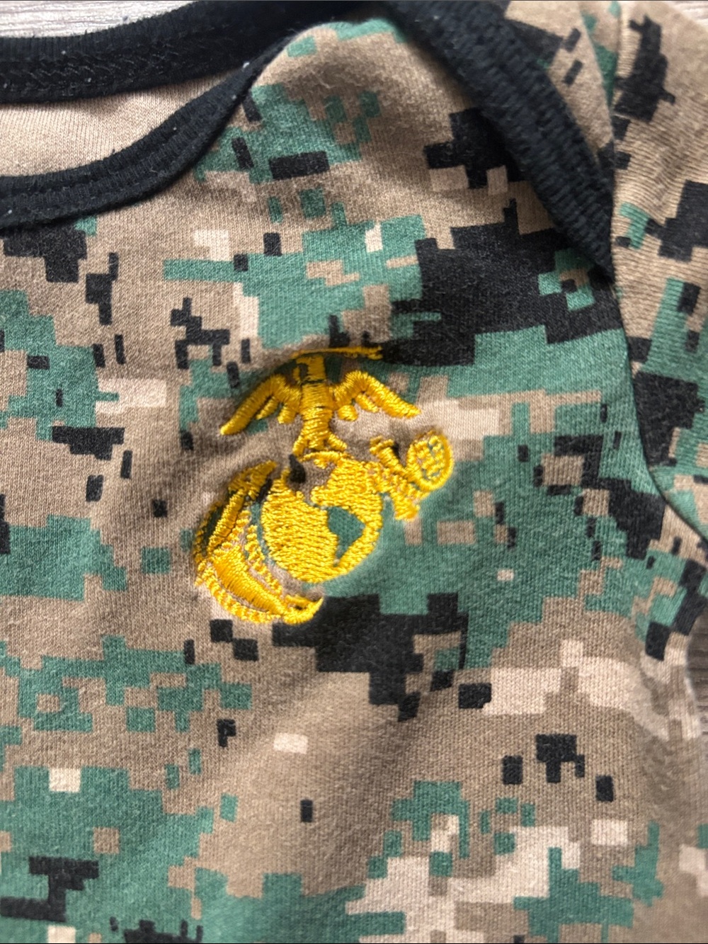 Digital Camo Short-Sleeve Baby Bodysuit in Green & Brown 210 - Picture 2 of 3